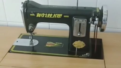 这台缝纫机,现在孩子得说是老古董了 放到现在很值钱了