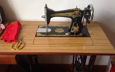 记忆中的蝴蝶牌 缝纫机转动的声音，是讷河人生活的针脚