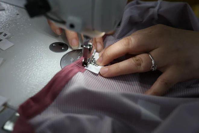 85后骑行迷将爱好做成事业 迭代工厂、年销千万缝纫机